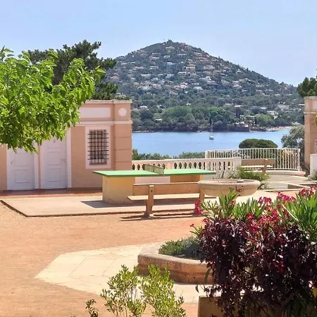 Cap Esterel Belvedere: Seaside Garden Apartment with Pool Saint-Raphael  Exterior photo