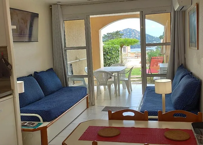 Cap Esterel T2 1ch 4-5p Rez-de-Jardin Vue Mer, Piscine, Parking et Ménage inclus, WIFI gratuit